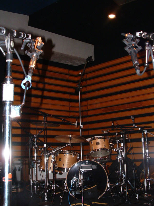 Two R-122 ribbon mics close together as room mics on a Train session